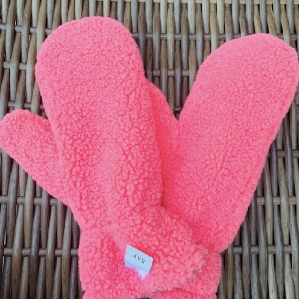 NWT GAP Fluffy Pink Mittens